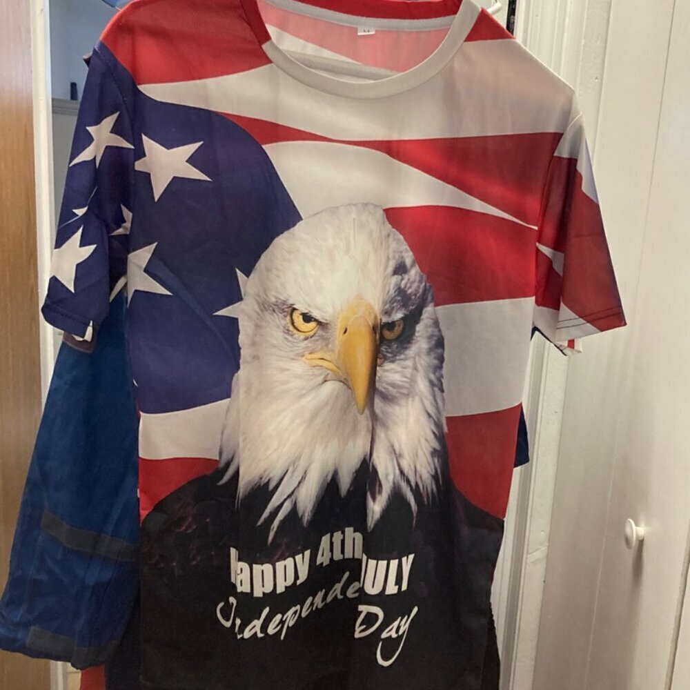 Unisex t-shirt of eagle and the flag sZ m
